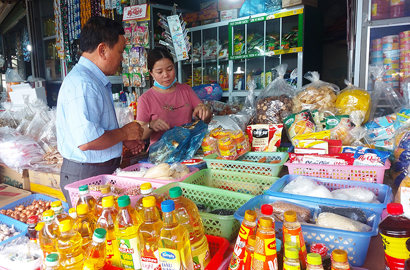 Giá xăng dầu giảm, hàng hóa vẫn chưa "hạ nhiệt"