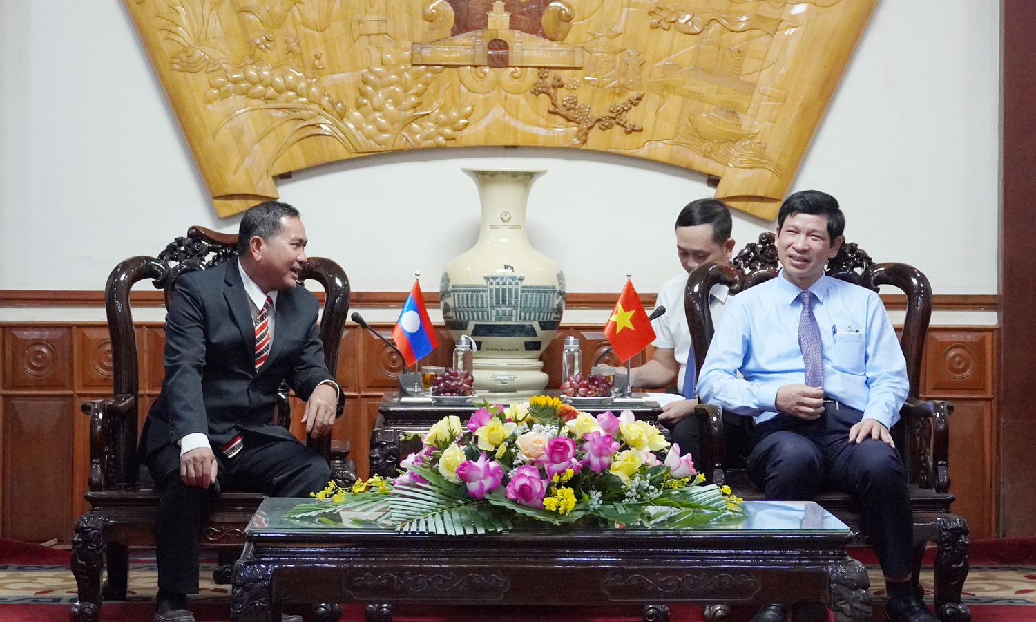 Lãnh đạo UBND tỉnh tiếp xã giao đoàn công tác Tòa án tỉnh Khăm Muộn