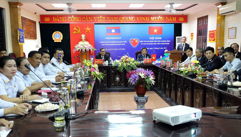 Đẩy mạnh hợp tác, trao đổi kinh nghiệm giữa TAND tỉnh Quảng Bình và TAND tỉnh Khăm Muộn