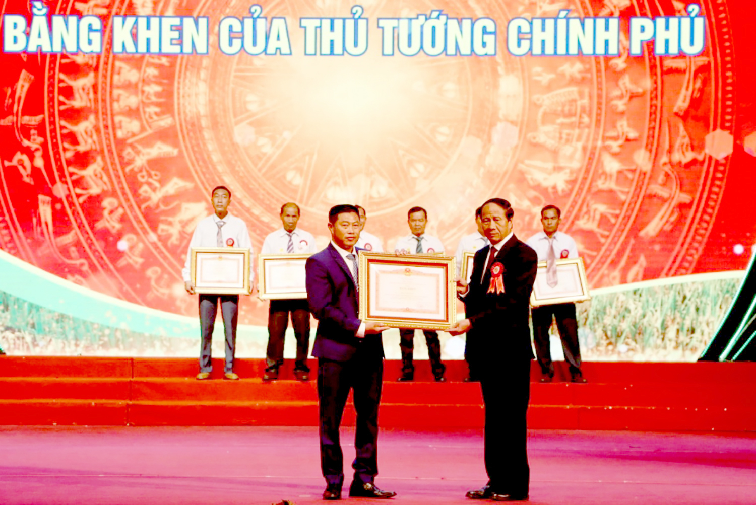 5 đại biểu Quảng Bình được vinh danh tại hội nghị biểu dương nông dân SXKD giỏi toàn quốc