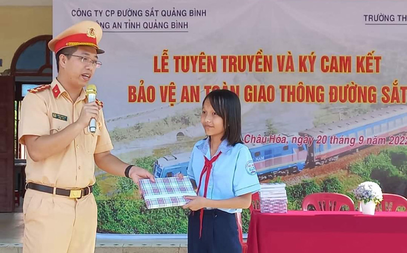 Đẩy mạnh tuyên truyền trong "Tháng cao điểm an toàn giao thông cho học sinh tới trường-tháng 09/2022"