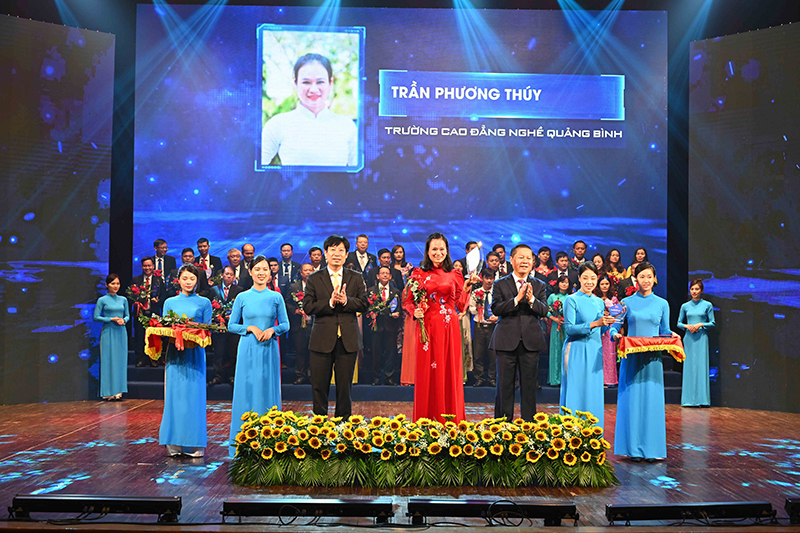Một nhà giáo được vinh danh nhân Ngày Kỹ năng lao động Việt Nam
