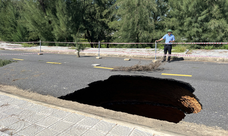 TP. Đồng Hới: Xuất hiện hố sụt lớn ở xã Quang Phú