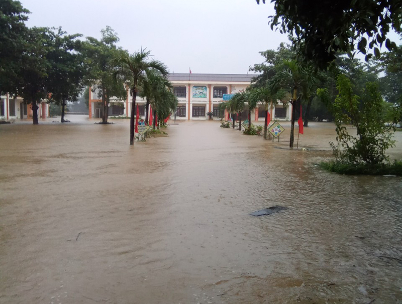 Lệ Thuỷ: Nước lũ lên nhanh, nhiều địa phương đã bị ngập
