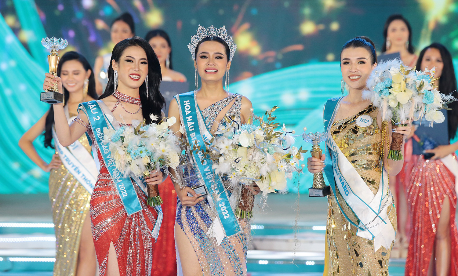 Người đẹp Quảng Bình đăng quang Hoa hậu Biển đảo Việt Nam 2022