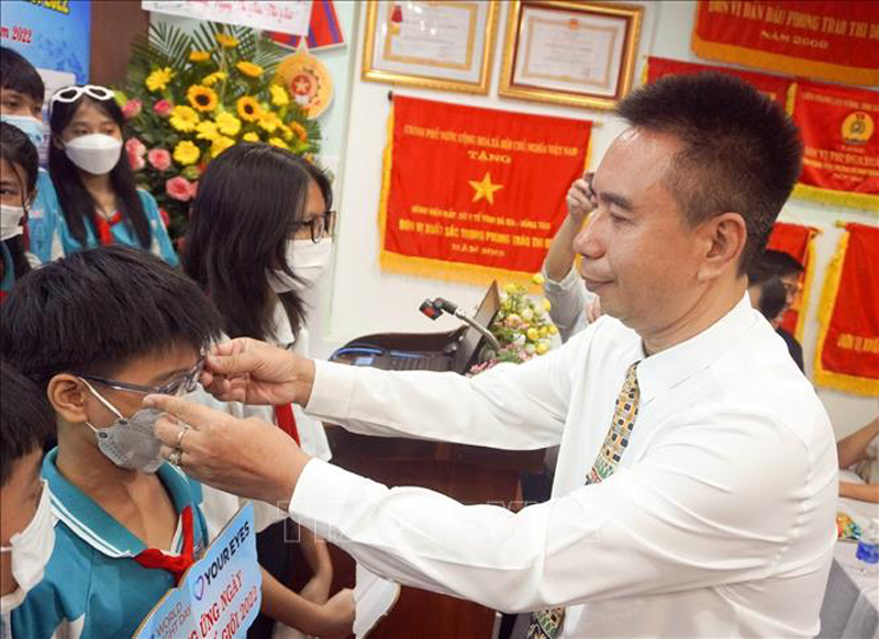 Giải thưởng xuất sắc về phòng, chống mù lòa châu Á-Thái Bình Dương được trao tặng cho một bác sĩ Việt Nam