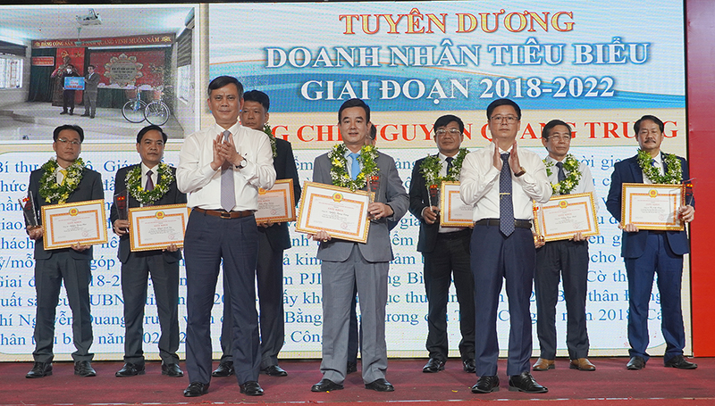 Tuyên dương bí thư chi bộ và doanh nhân tiêu biểu giai đoạn 2018-2022