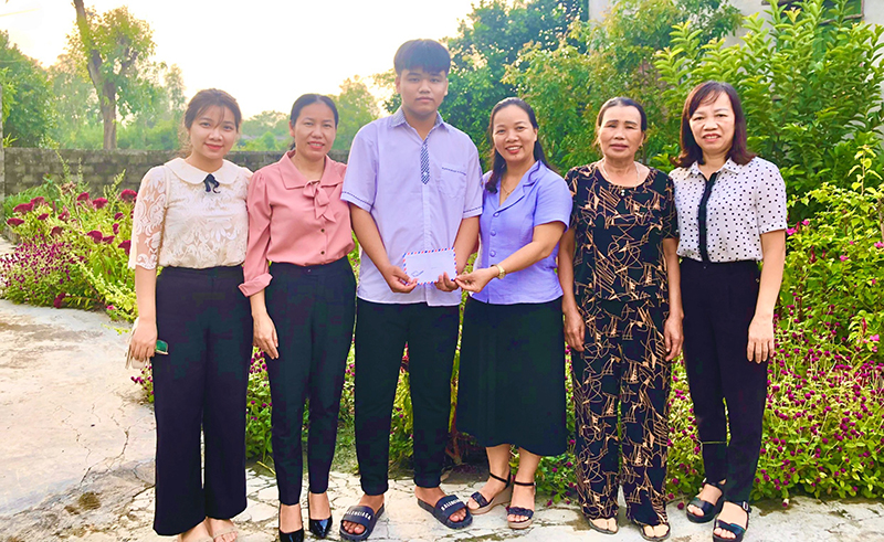 "Điểm tựa" của trẻ mồ côi