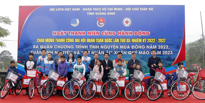 Sôi nổi Ngày thanh niên cùng hành động