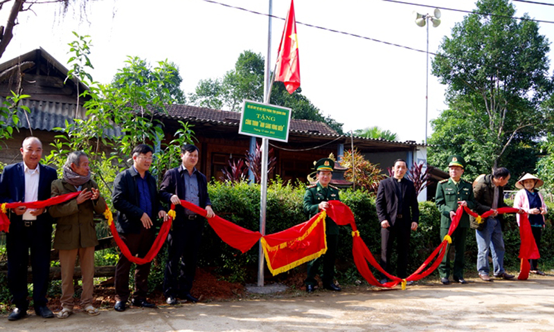 Khánh thành công trình "Ánh sáng vùng biên" tặng giáo dân vùng biên giới