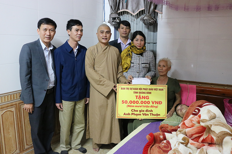 Hỗ trợ 50 triệu đồng cho "người hùng" Phạm Văn Thuận