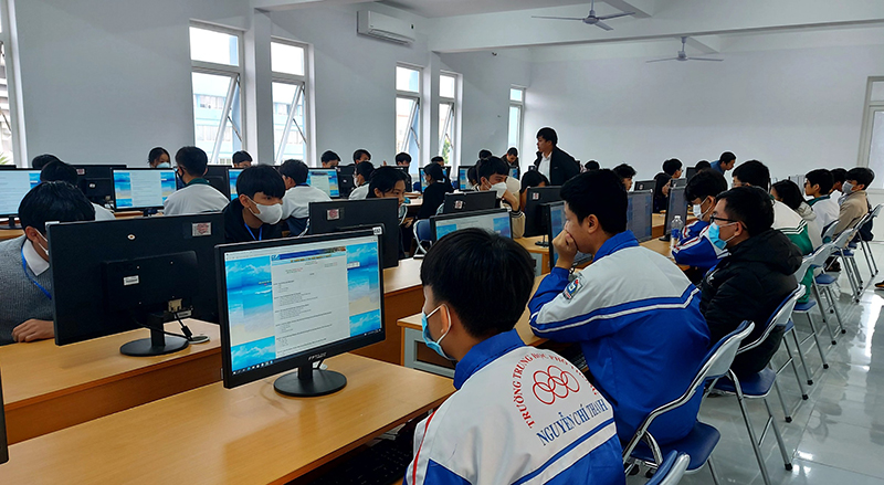 Hội thi "Tìm kiếm tài năng tin học trẻ Trường đại học Quảng Bình năm 2022"