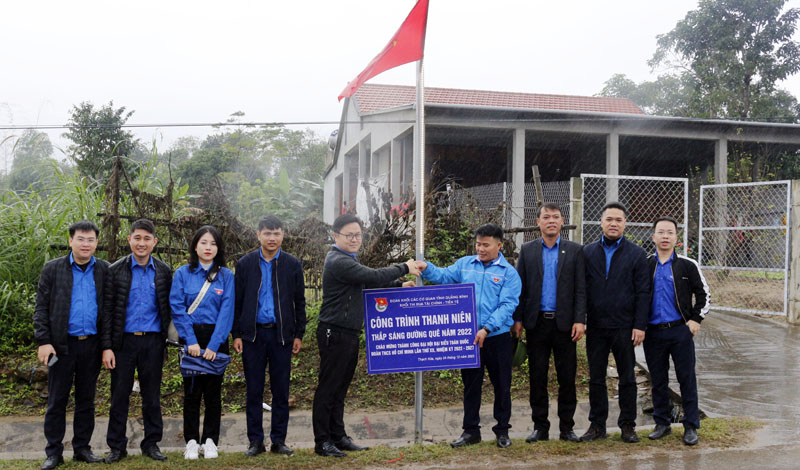 Khánh thành công trình "Thắp sáng đường quê" tại xã Thạch Hóa