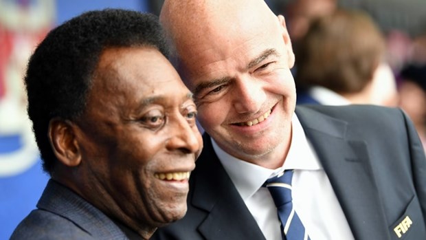 Thế giới bóng đá tiếc thương vĩnh biệt huyền thoại Pele