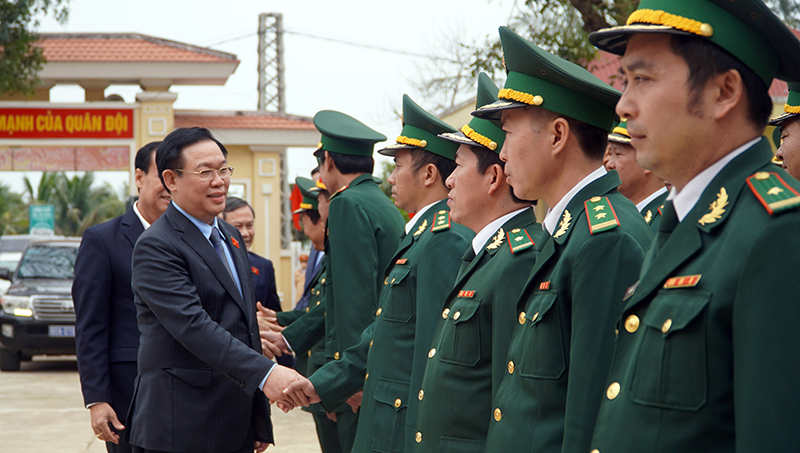 Đồng chí Chủ tịch Quốc hội chúc Tết lực lượng vũ trang và người có công, gia đình chính sách, ngư dân