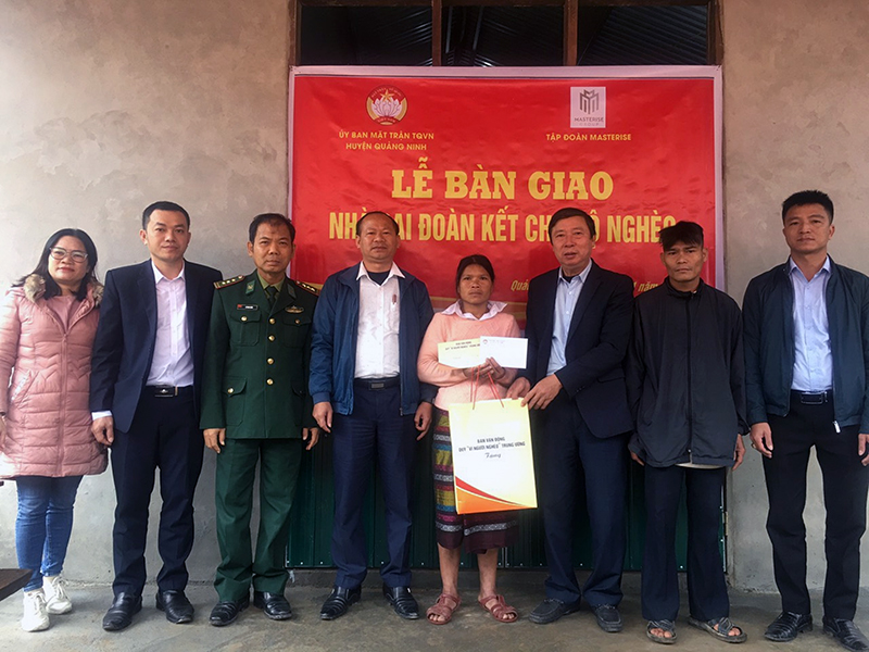 Quảng Ninh: Bàn giao 3 nhà "Đại đoàn kết" cho hộ nghèo