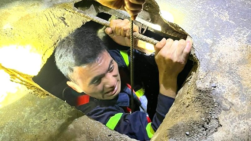 Bộ trưởng Công an gửi Thư khen lực lượng cảnh sát kịp thời cứu hai cha con mắc kẹt dưới giếng sâu