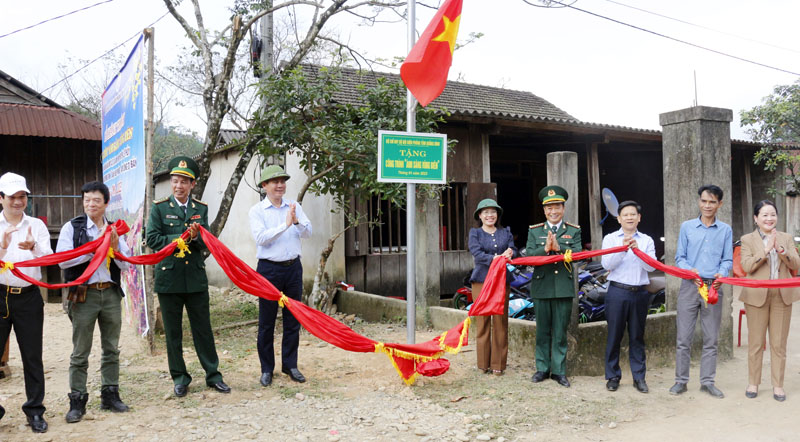 Tổ chức nhiều hoạt động "Xuân Biên phòng-Ấm lòng dân bản" tại xã Kim Thủy
