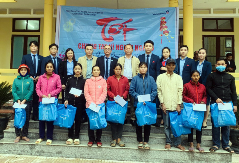 Chăm lo Tết cho đồng bào xã Trường Sơn