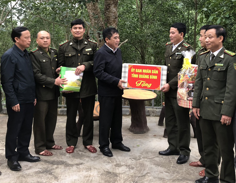 Đồng chí Phó Chủ tịch Thường trực UBND tỉnh thăm, chúc Tết các đơn vị bảo vệ rừng