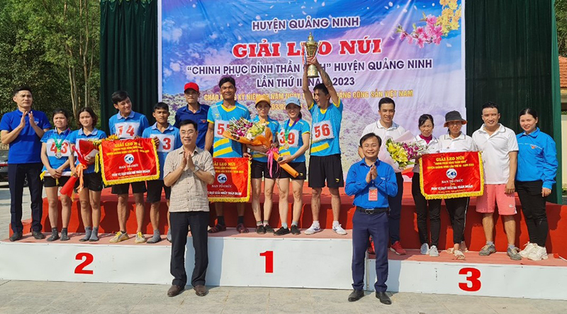 Giải leo núi "Chinh phục đỉnh Thần Đinh" lần thứ III