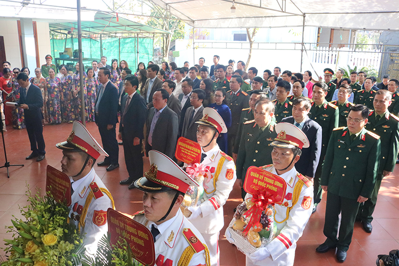 Lễ dâng hương tại nhà thờ gia đình Trung tướng Đồng Sỹ Nguyên