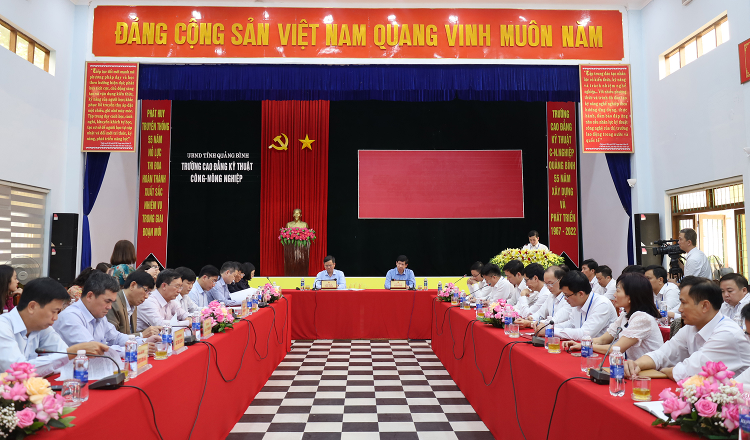 Phát triển Trường cao đẳng kỹ thuật Công-Nông nghiệp Quảng Bình trở thành trường cao đẳng chất lượng cao