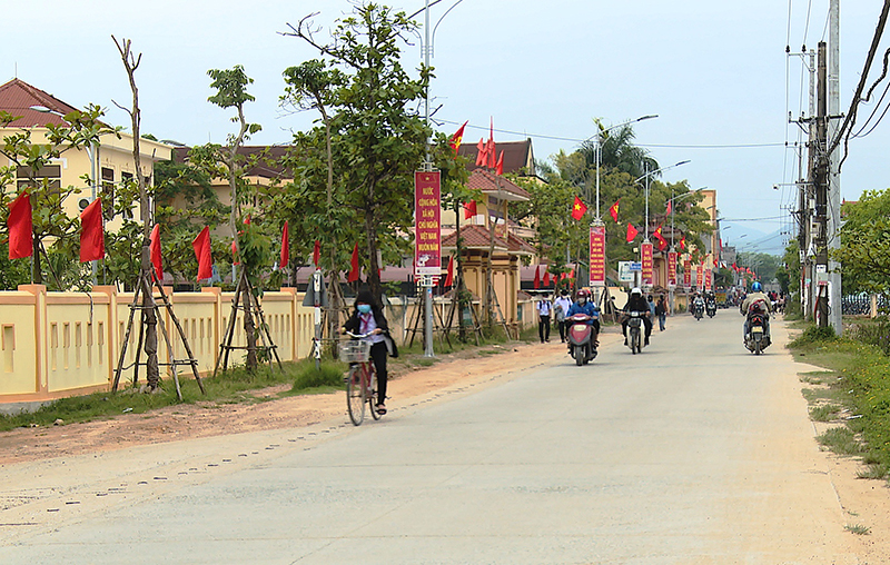 Nguy cơ rình rập học sinh trước cổng trường