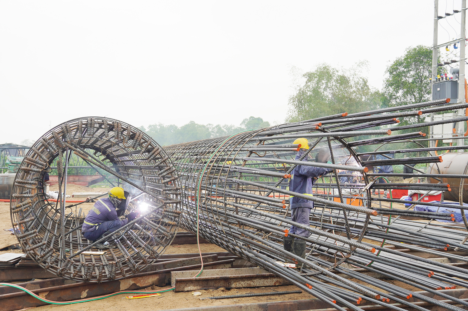 Trên công trường cầu Long Đại