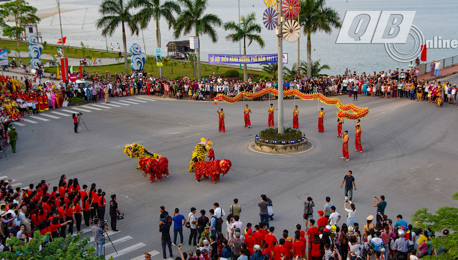 Đa sắc màu lễ hội đường phố