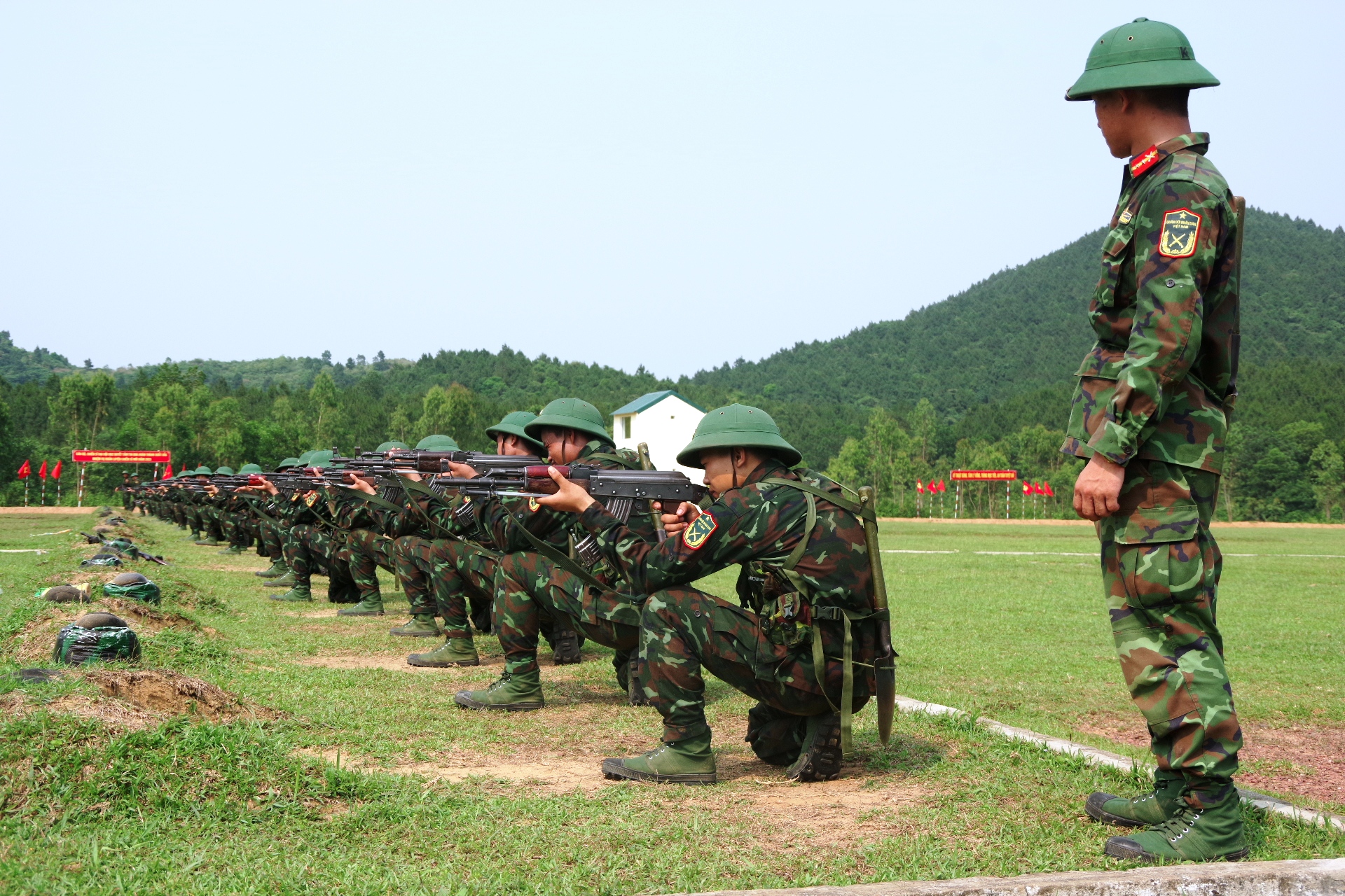 Lập công mừng kỷ niệm non sông thống nhất