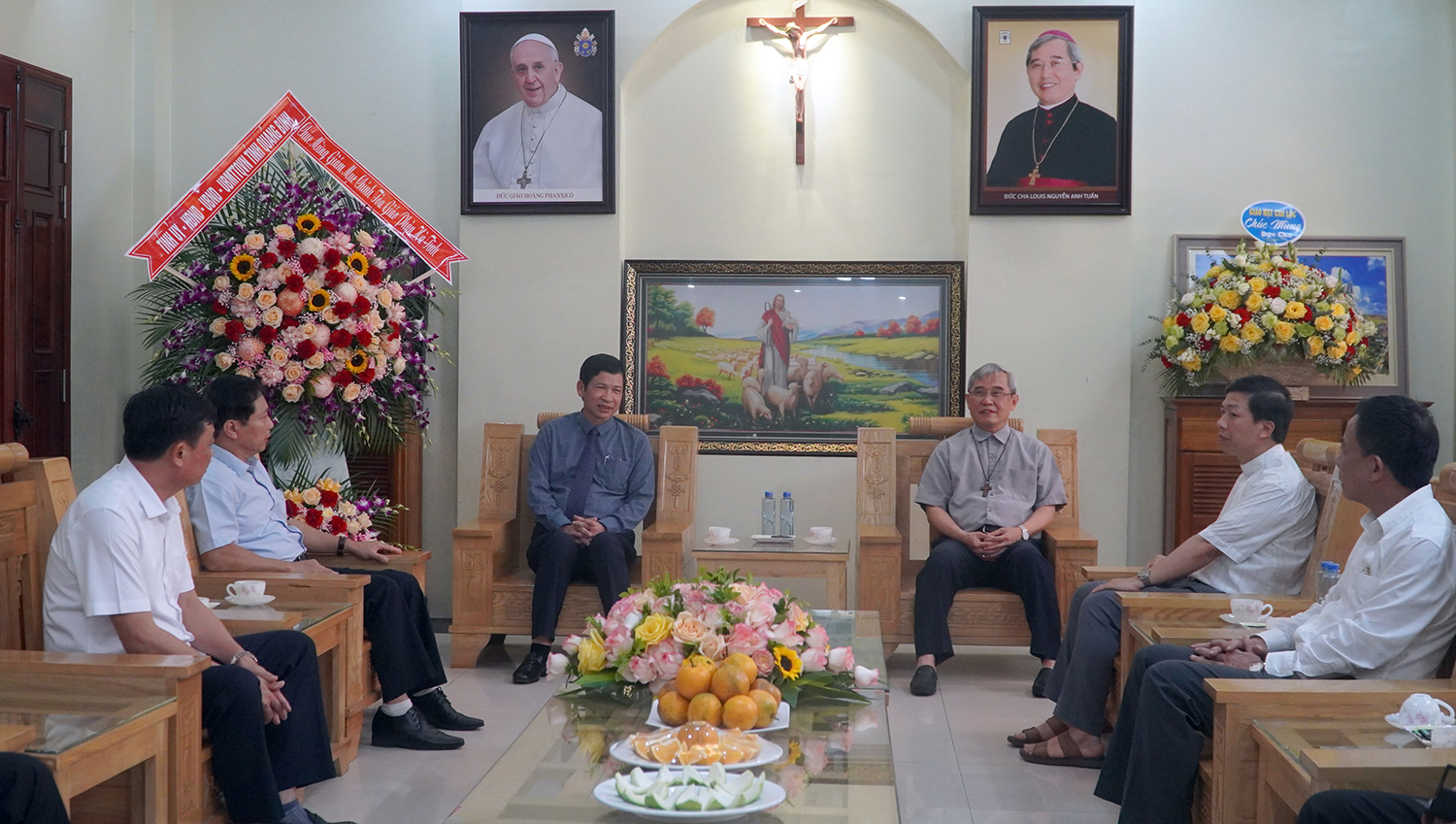 Đồng chí Hồ An Phong thăm, chúc mừng Giám mục Chính tòa Giáo phận Hà Tĩnh