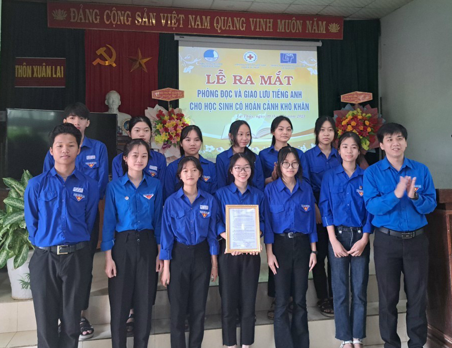 Ra mắt đội hình thanh niên tình nguyện dạy tiếng Anh miễn phí