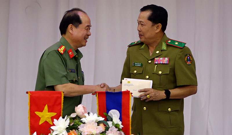 Công an Quảng Bình thăm, chúc Tết Công an hai tỉnh Khăm Muồn và Savannakhet