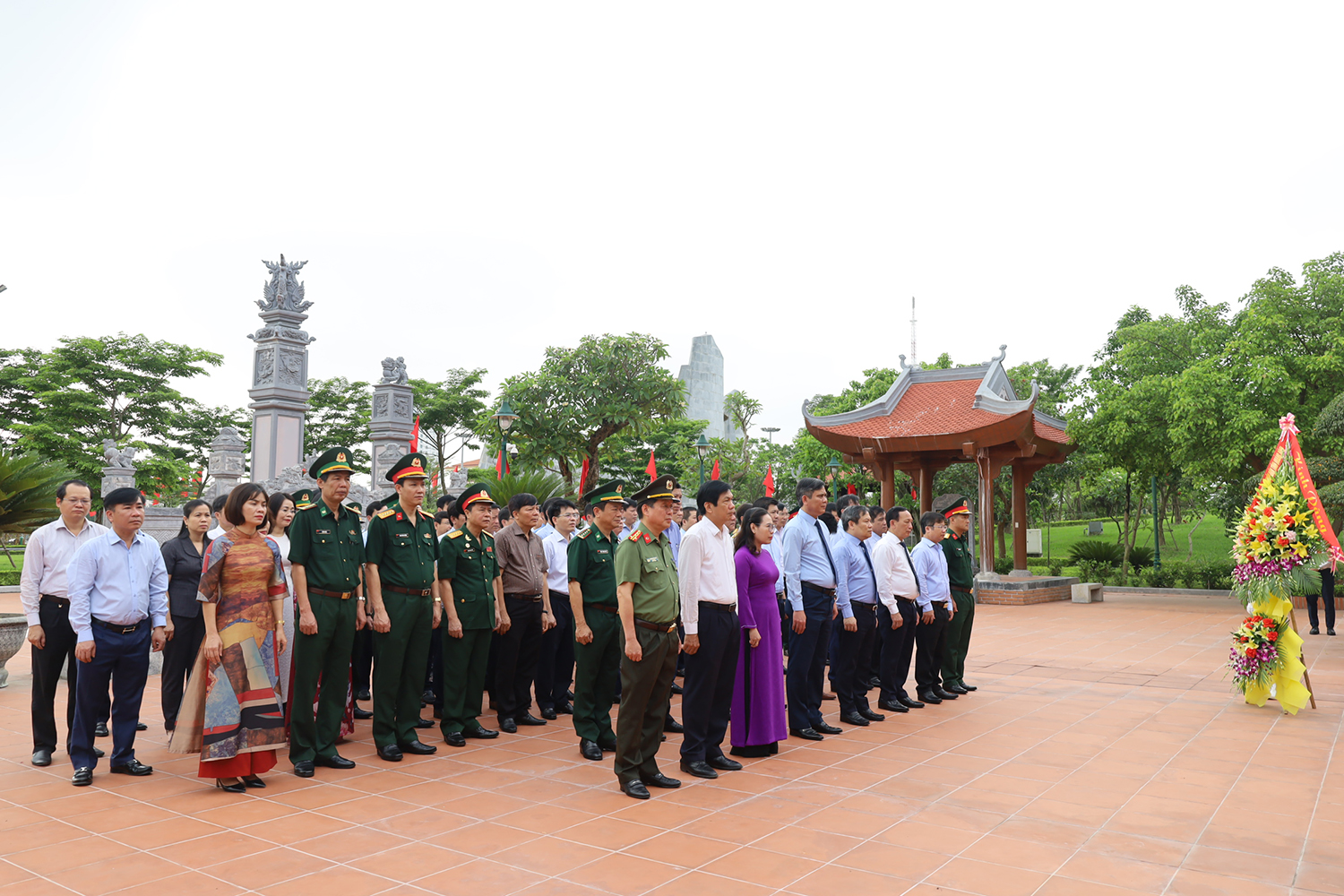 Dâng hương tưởng nhớ Chủ tịch Hồ Chí Minh, Đại tướng Võ Nguyên Giáp và các anh hùng, liệt sỹ