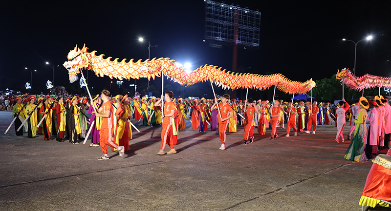 TP. Đồng Hới: Nét văn hóa đặc trưng lễ hội chèo cạn-múa bông