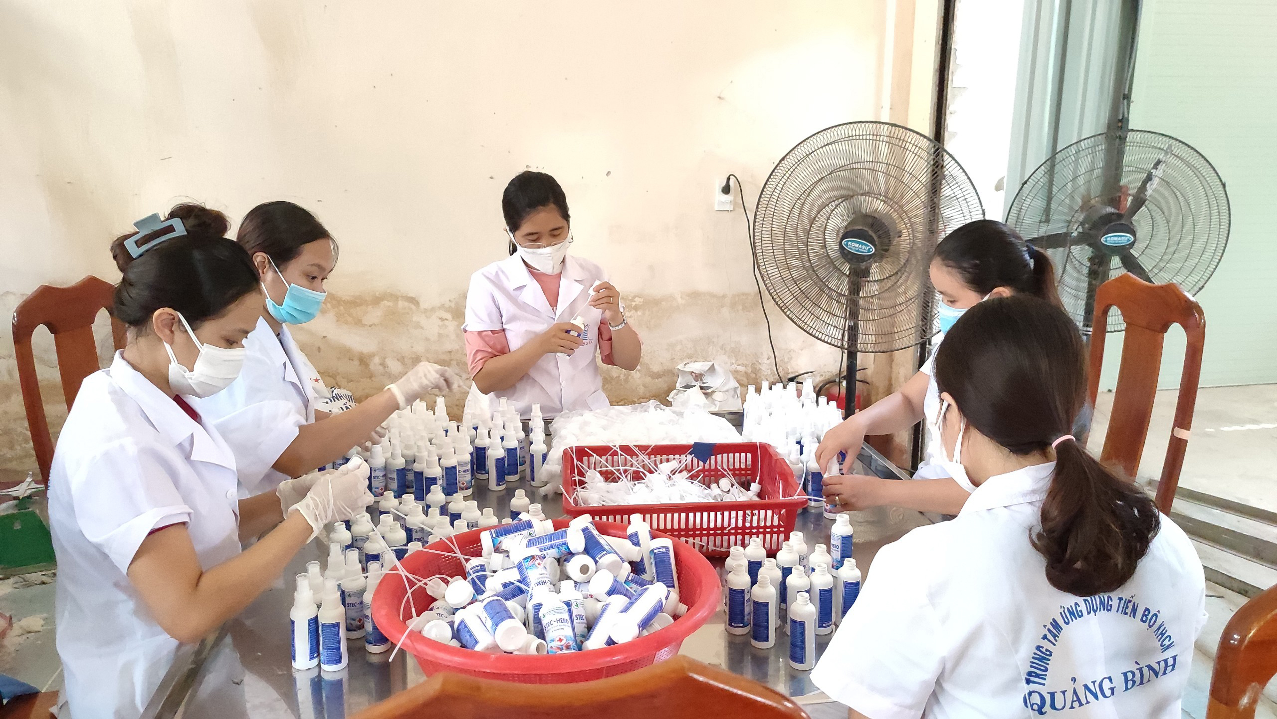 Ứng dụng thành tựu khoa học vào sản xuất và đời sống