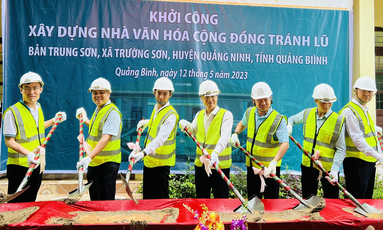 Khởi công xây dựng nhà văn hóa cộng đồng tránh lũ tại xã Trường Sơn