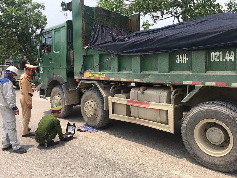 Quảng Trạch: Duy trì thường xuyên chuyên đề xử lý xe quá khổ, quá tải