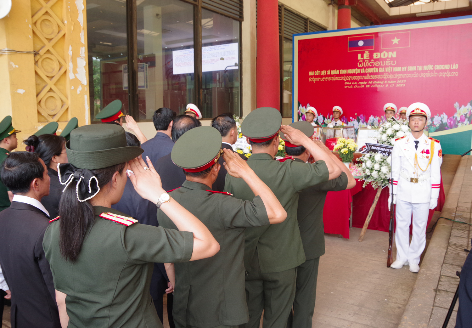 Lễ đón 19 hài cốt liệt sĩ hy sinh tại Lào
