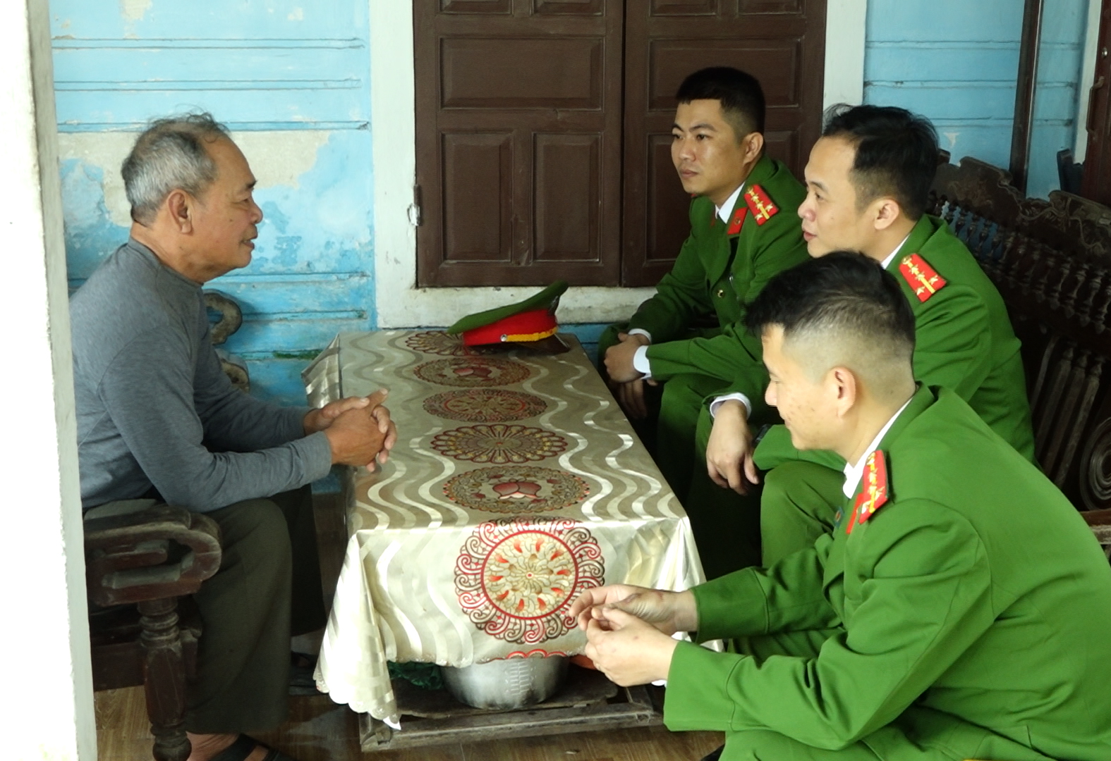 Công an Quảng Bình học và làm theo Bác