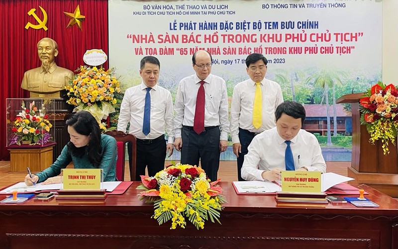 Phát hành bộ tem bưu chính "Nhà sàn Bác Hồ trong Khu Phủ Chủ tịch"