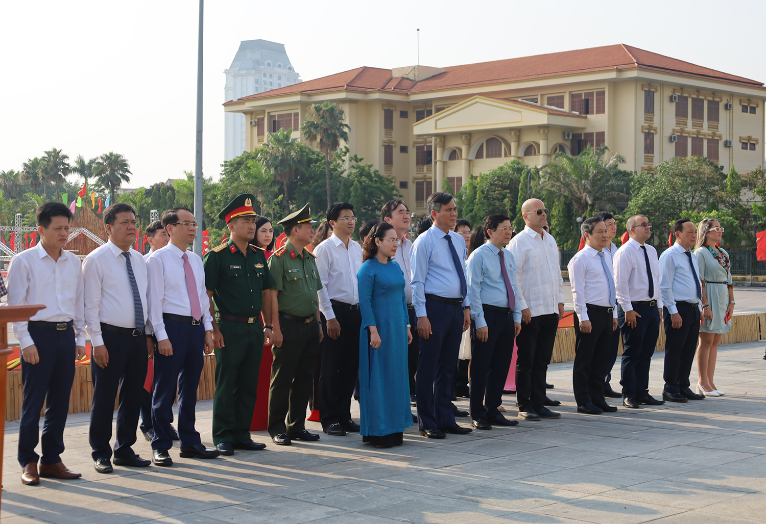 Lễ dâng hoa kỷ niệm 133 năm Ngày sinh Chủ tịch Hồ Chí Minh