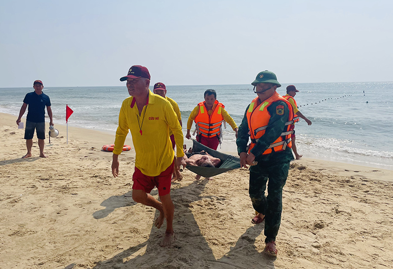 TP. Đồng Hới: Nâng cao kỹ năng cứu hộ, cứu nạn tại bãi tắm biển