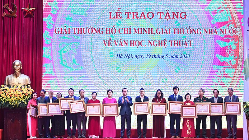 Chủ tịch nước Võ Văn Thưởng dự lễ trao tặng Giải thưởng Hồ Chí Minh, Giải thưởng Nhà nước về văn học, nghệ thuật