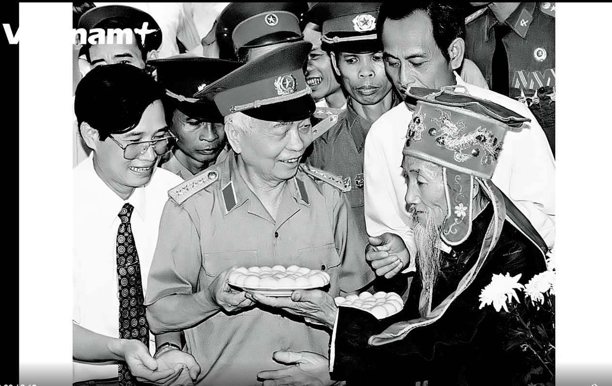 Những khoảnh khắc giản dị của vị đại tướng dưới góc máy NSNA Trần Tuấn