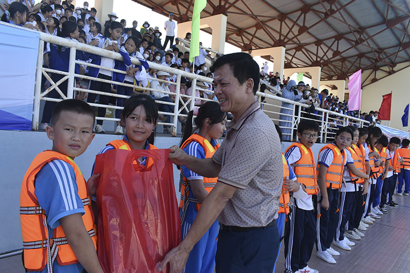 Phát động toàn dân luyện tập môn bơi, phòng, chống đuối nước