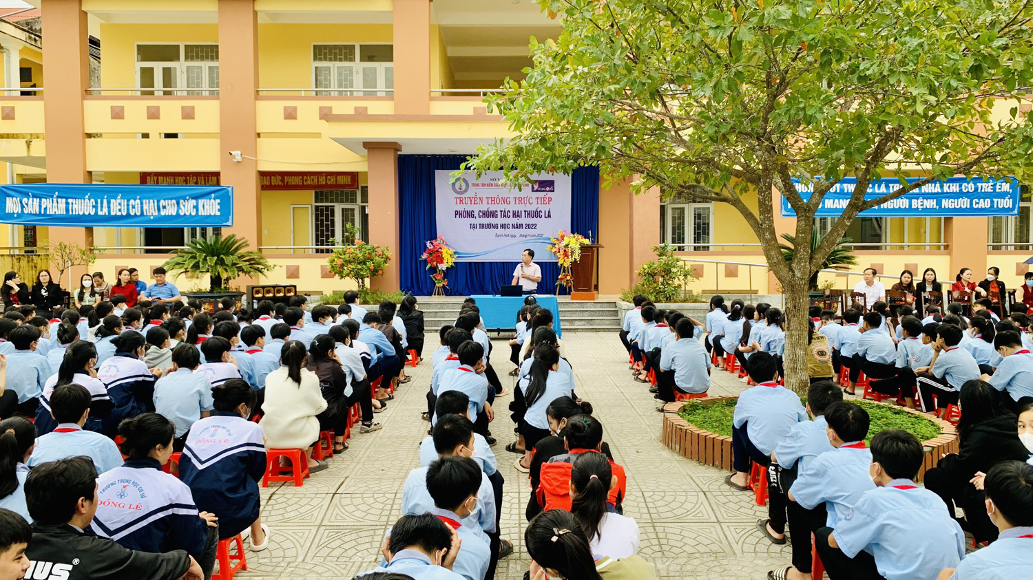 "Chúng ta cần thực phẩm, không cần thuốc lá"