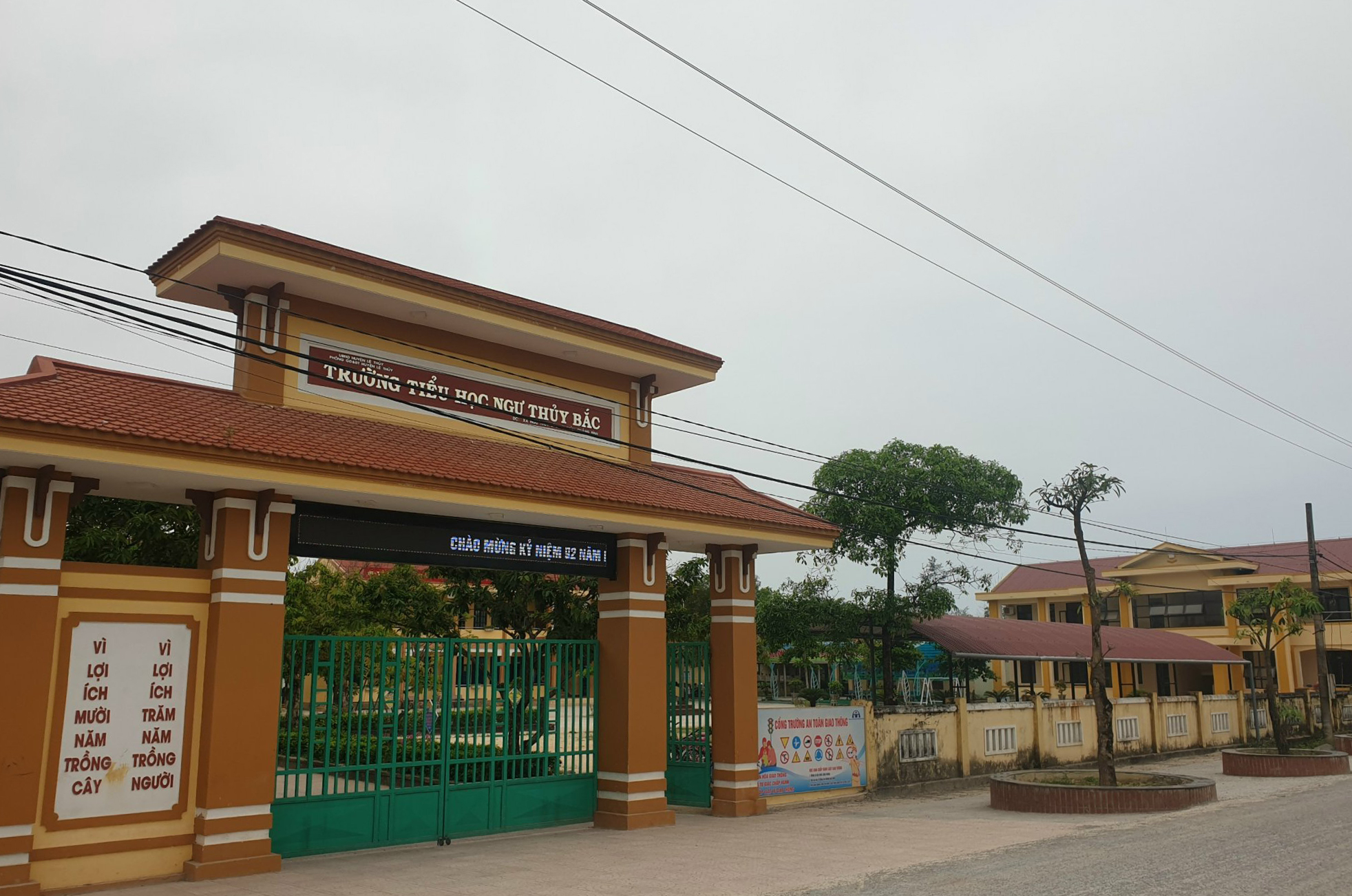 Kỷ luật Hiệu trưởng, Phó Hiệu trưởng Trường tiểu học Ngư Thủy Bắc