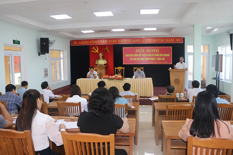Giao ban công tác Tuyên giáo và thông báo nhanh kết quả Hội nghị Trung ương 7
